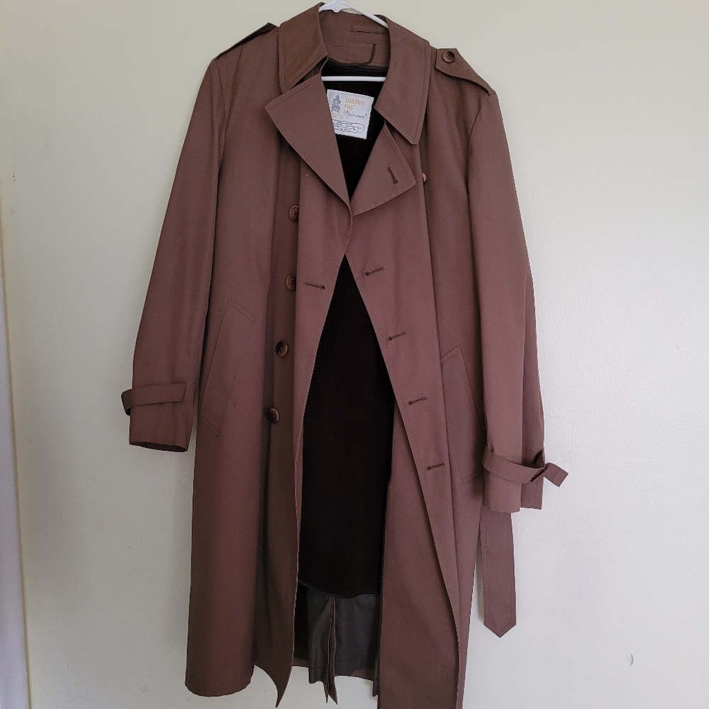 Mens LG size 40 tan London Fog Trench coat